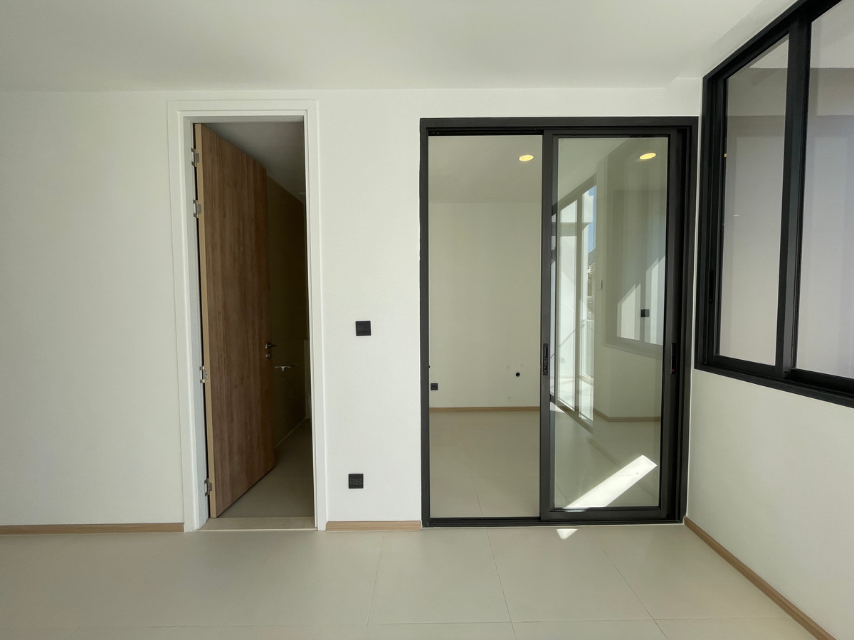 For SaleLadprao, Central Ladprao : [For Sale] Luxurious 3.5-story semi-detached house, Novel Residence Lat Phrao 18, usable area 417.4 sq m, like a single house in the heart of the city! Experience luxury living with the utmost privacy. In a potential location “Lat Phrao-Ratchada&