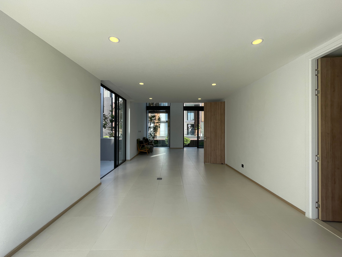 For SaleLadprao, Central Ladprao : [For Sale] Luxurious 3.5-story semi-detached house, Novel Residence Lat Phrao 18, usable area 417.4 sq m, like a single house in the heart of the city! Experience luxury living with the utmost privacy. In a potential location “Lat Phrao-Ratchada&