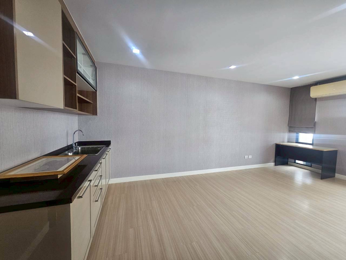 ให้เช่าทาวน์โฮมสมุทรปราการ สำโรง :  ✨ [YR678] ทาวน์โฮม 3 ชั้น Plex Bangna: ที่พักระดับผู้บริหาร ทำเลทองติดถนนใหญ่