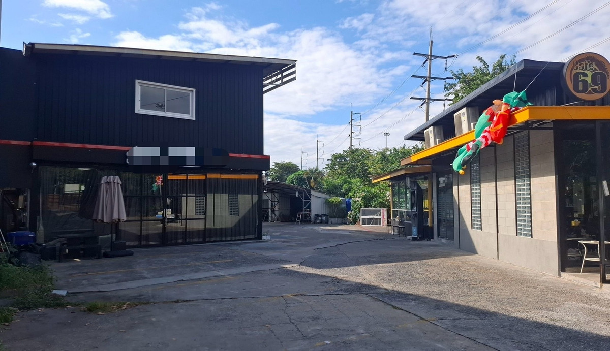For LeaseholdKaset Nawamin,Ladplakao : There is no lease fee for Ramintra-Ekkamai. Opposite the German Brewery Ramintra branch, next to the main road, next to the expressway entrance.