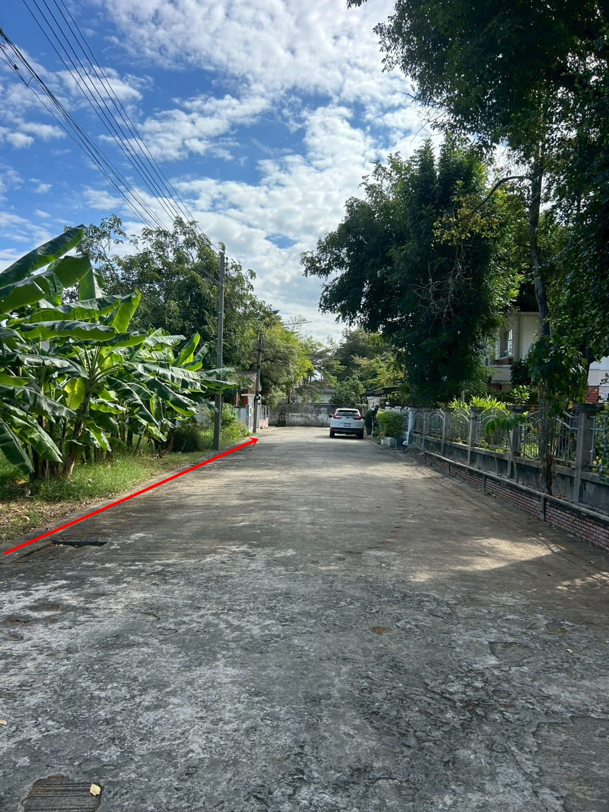 ขายที่ดินปทุมธานี รังสิต ธรรมศาสตร์ : ขายที่ดินราคาถูก ต่ำกว่าราคาประเมินราชการ ที่ดินถมแล้ว 70 ตรว. ในหมู่บ้าน มณีรินทร์ เลค & ลากูน ต.บ้านกลาง อ.เมืองปทุมธานี จ.ปทุมธานี ราคา 1,855,000 บาท