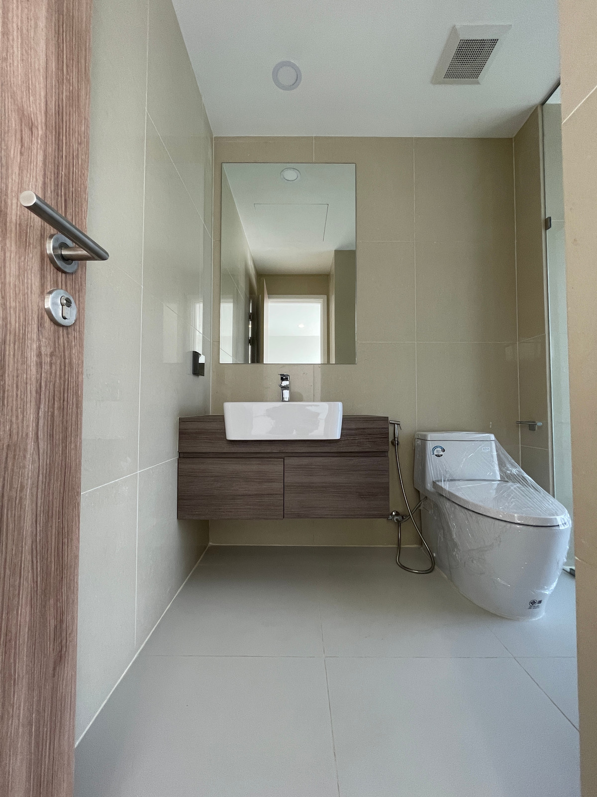 For SaleLadprao, Central Ladprao : [For Sale] Luxurious 3.5-story semi-detached house, Novel Residence Lat Phrao 18, usable area 417.4 sq m, like a single house in the heart of the city! Experience luxury living with the utmost privacy. In a potential location “Lat Phrao-Ratchada&