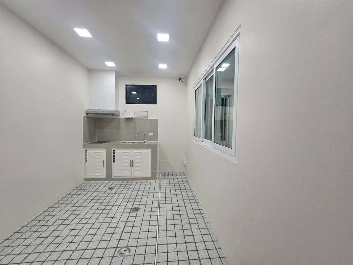 ให้เช่าทาวน์โฮมสมุทรปราการ สำโรง : ✨ ทาวน์โฮมหลังมุม รีโนเวทใหม่ทั้งหลัง: ที่พักระดับผู้บริหาร บนถนนหลักโครงการ Plex Bangna