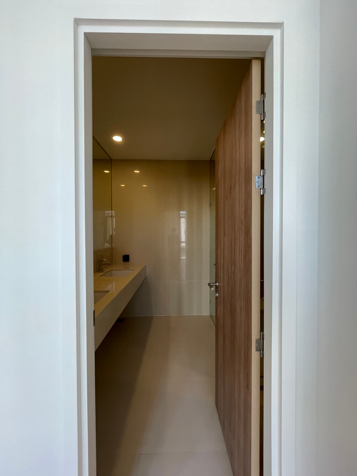 For SaleLadprao, Central Ladprao : [For Sale] Luxurious 3.5-story semi-detached house, Novel Residence Lat Phrao 18, usable area 417.4 sq m, like a single house in the heart of the city! Experience luxury living with the utmost privacy. In a potential location “Lat Phrao-Ratchada&