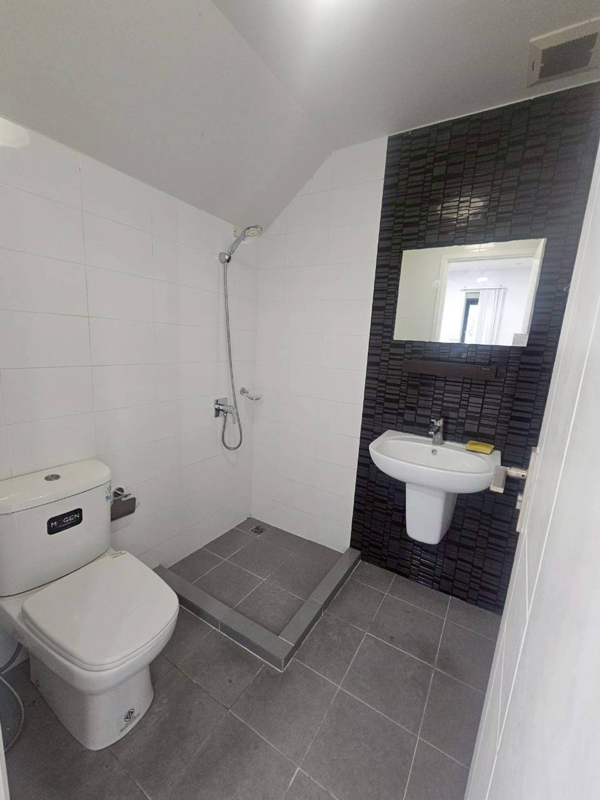 ให้เช่าทาวน์โฮมสมุทรปราการ สำโรง : ✨ ทาวน์โฮมหลังมุม รีโนเวทใหม่ทั้งหลัง: ที่พักระดับผู้บริหาร บนถนนหลักโครงการ Plex Bangna