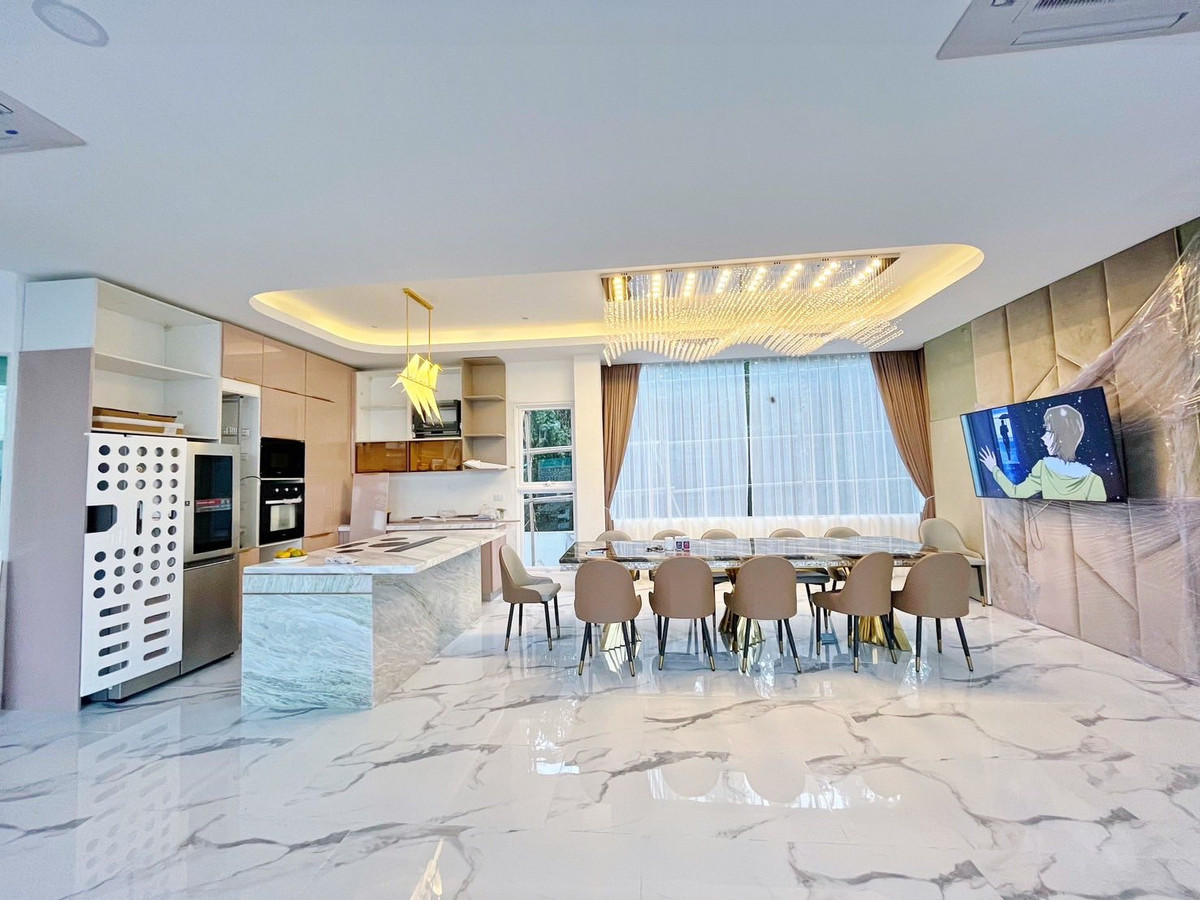 ขายบ้านพระราม 5 ราชพฤกษ์ บางกรวย : บ้านหรู หลังใหญ่ พร้อมสระว่ายน้ำ ✨ บ้านเดี่ยว ราชพฤกษ์ ซอยบางกร่าง 63/1 / 5 ห้องนอน (ขาย), Detached House Ratchaphruek Soi Bang Krang 63/1 / 5 Bedrooms (FOR SALE) AOM022