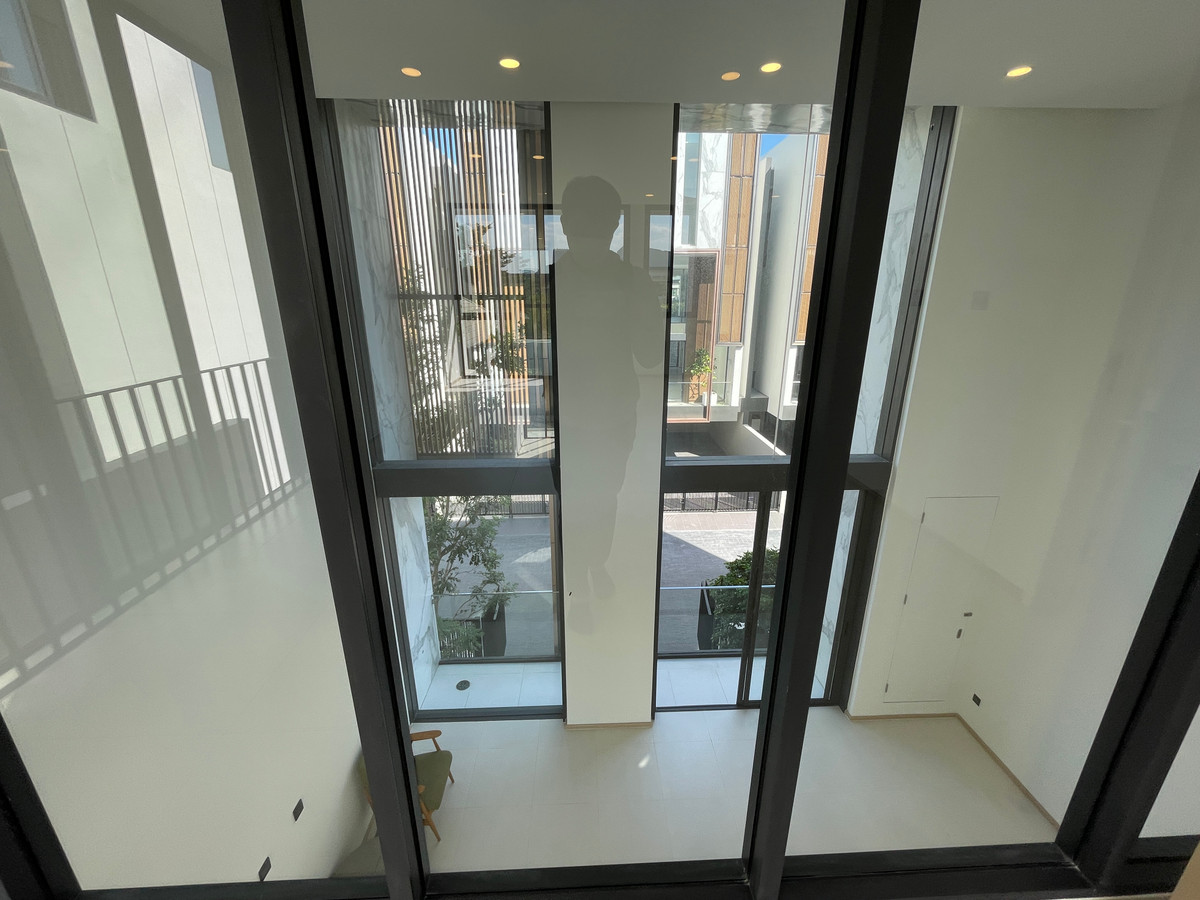 For SaleLadprao, Central Ladprao : [For Sale] Luxurious 3.5-story semi-detached house, Novel Residence Lat Phrao 18, usable area 417.4 sq m, like a single house in the heart of the city! Experience luxury living with the utmost privacy. In a potential location “Lat Phrao-Ratchada&