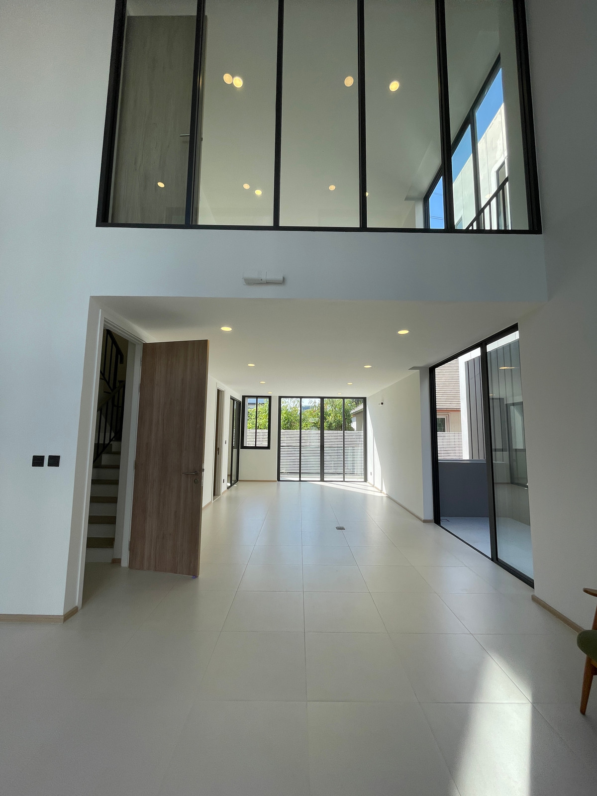 For SaleLadprao, Central Ladprao : [For Sale] Luxurious 3.5-story semi-detached house, Novel Residence Lat Phrao 18, usable area 417.4 sq m, like a single house in the heart of the city! Experience luxury living with the utmost privacy. In a potential location “Lat Phrao-Ratchada&
