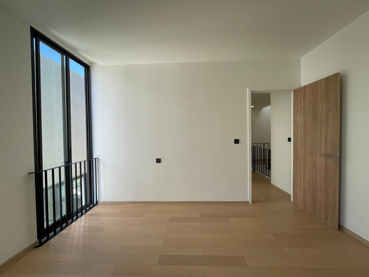 For SaleLadprao, Central Ladprao : [For Sale] Luxurious 3.5-story semi-detached house, Novel Residence Lat Phrao 18, usable area 417.4 sq m, like a single house in the heart of the city! Experience luxury living with the utmost privacy. In a potential location “Lat Phrao-Ratchada&