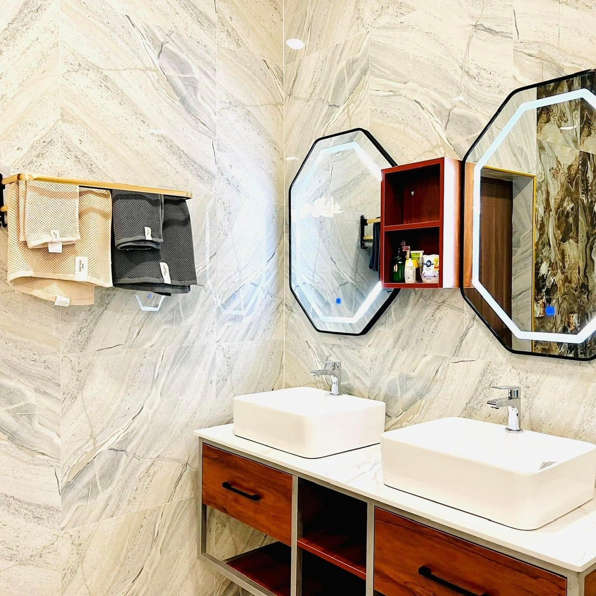 ขายบ้านพระราม 5 ราชพฤกษ์ บางกรวย : บ้านหรู หลังใหญ่ พร้อมสระว่ายน้ำ ✨ บ้านเดี่ยว ราชพฤกษ์ ซอยบางกร่าง 63/1 / 5 ห้องนอน (ขาย), Detached House Ratchaphruek Soi Bang Krang 63/1 / 5 Bedrooms (FOR SALE) AOM022