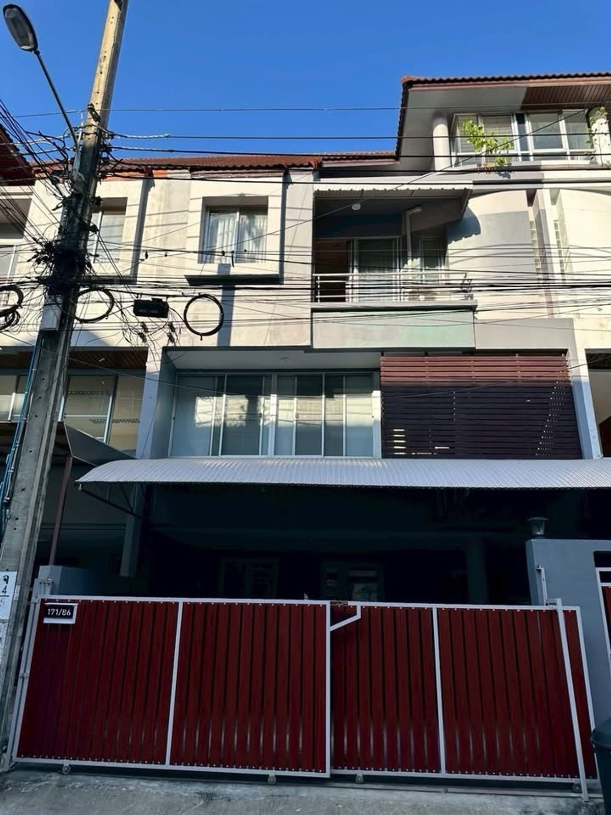 ให้เช่าโฮมออฟฟิศโชคชัย4 ลาดพร้าว71 : ให้เช่า โฮมออฟฟิศ ลาดพร้าว 80 ที่จอดรถ 2+1 คัน ทำเลดี ใกล้ รัชดาภิเษก และ เลียบด่วน รามอินทรา