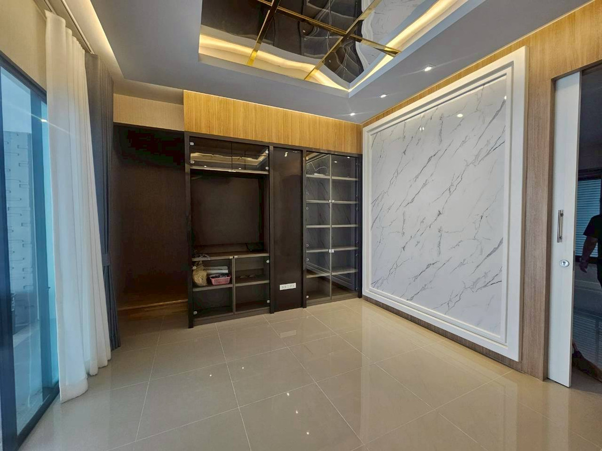 ให้เช่าทาวน์โฮมสมุทรปราการ สำโรง :  ✨ [YR678] ทาวน์โฮม 3 ชั้น Plex Bangna: ที่พักระดับผู้บริหาร ทำเลทองติดถนนใหญ่