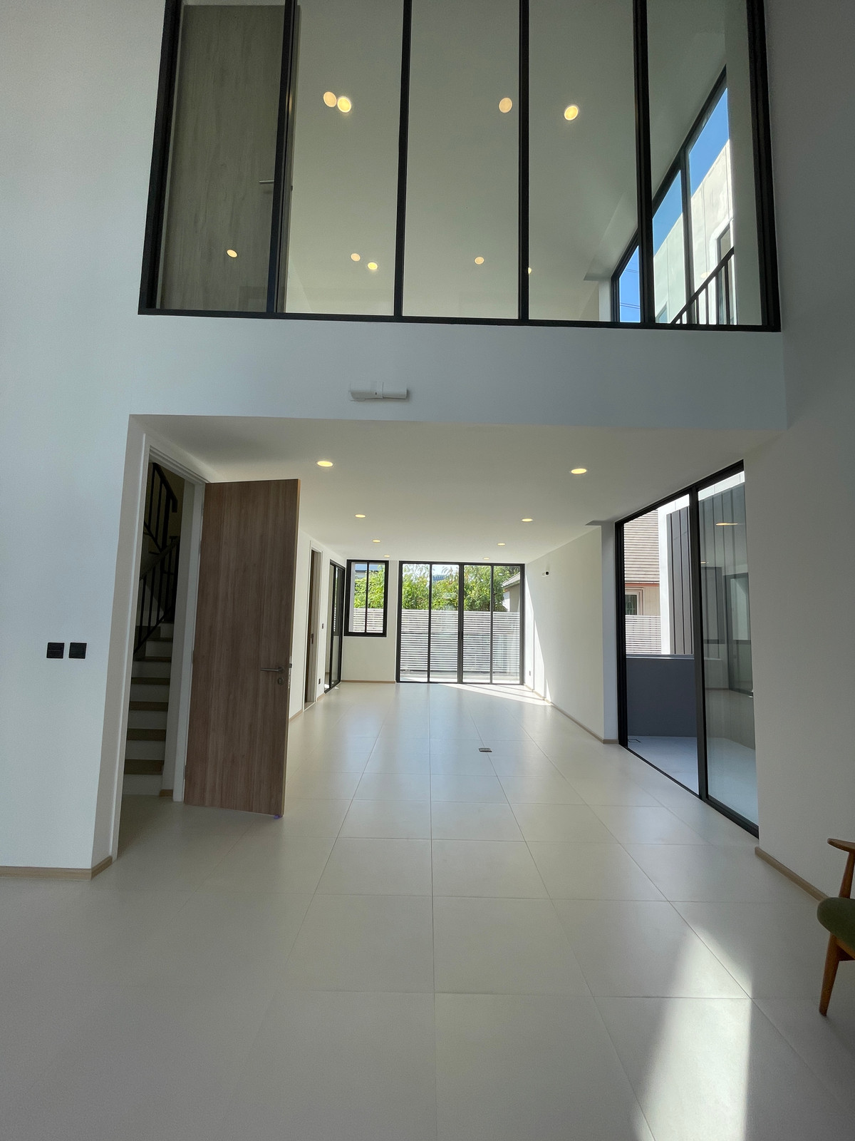 For SaleLadprao, Central Ladprao : [For Sale] Luxurious 3.5-story semi-detached house, Novel Residence Lat Phrao 18, usable area 417.4 sq m, like a single house in the heart of the city! Experience luxury living with the utmost privacy. In a potential location “Lat Phrao-Ratchada&
