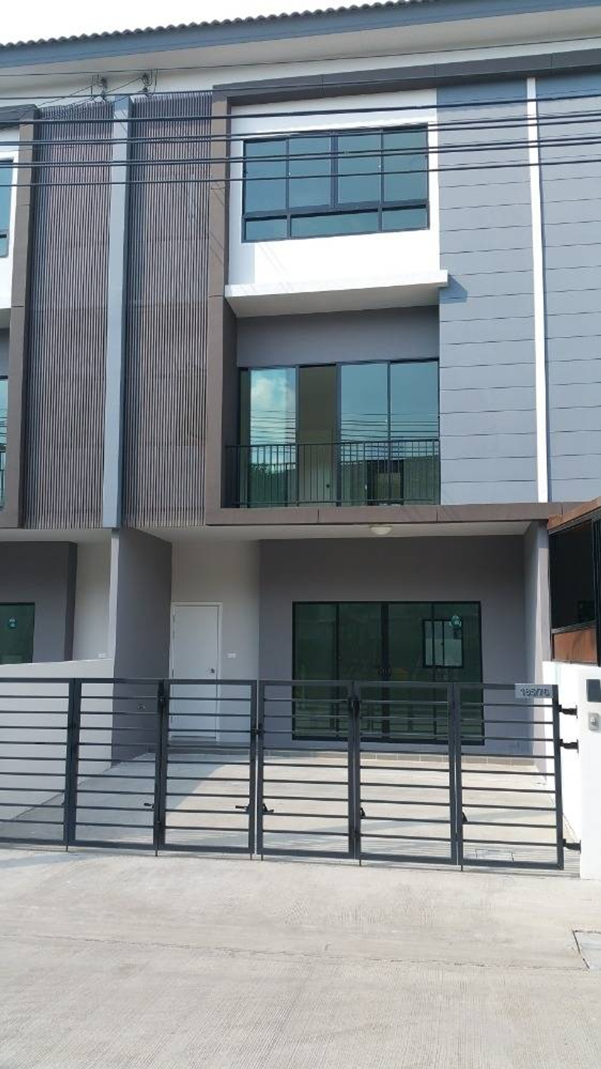 ให้เช่าทาวน์โฮมลาดพร้าว101 แฮปปี้แลนด์ : ให้เช่าทาวน์โฮม เดอะ คอนเนค อัพ 3 ลาดพร้าว ใกล้ เดอะมอลล์ บางกะปิ เพียง 6 นาที