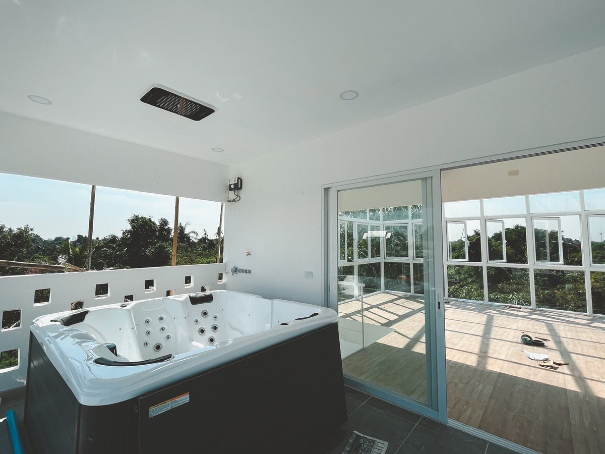 ขายบ้านพระราม 5 ราชพฤกษ์ บางกรวย : บ้านหรู หลังใหญ่ พร้อมสระว่ายน้ำ ✨ บ้านเดี่ยว ราชพฤกษ์ ซอยบางกร่าง 63/1 / 5 ห้องนอน (ขาย), Detached House Ratchaphruek Soi Bang Krang 63/1 / 5 Bedrooms (FOR SALE) AOM022