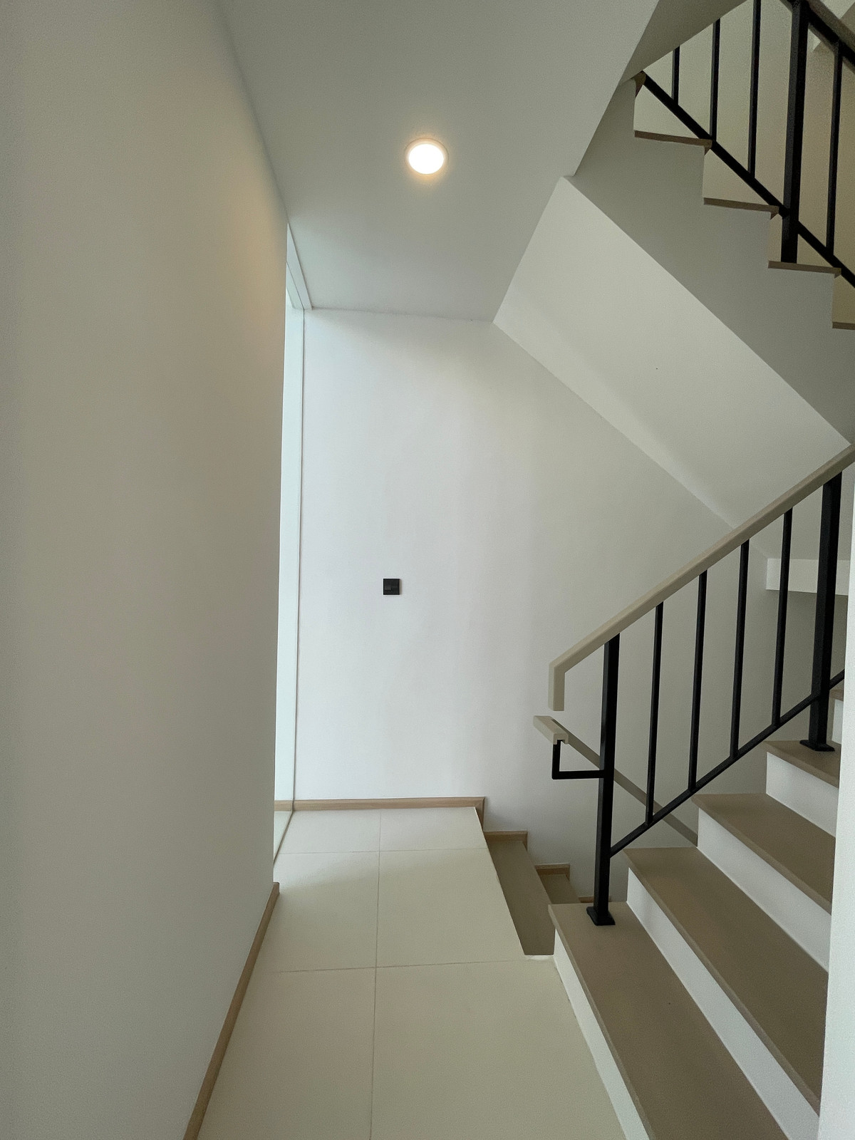 For SaleLadprao, Central Ladprao : [For Sale] Luxurious 3.5-story semi-detached house, Novel Residence Lat Phrao 18, usable area 417.4 sq m, like a single house in the heart of the city! Experience luxury living with the utmost privacy. In a potential location “Lat Phrao-Ratchada&