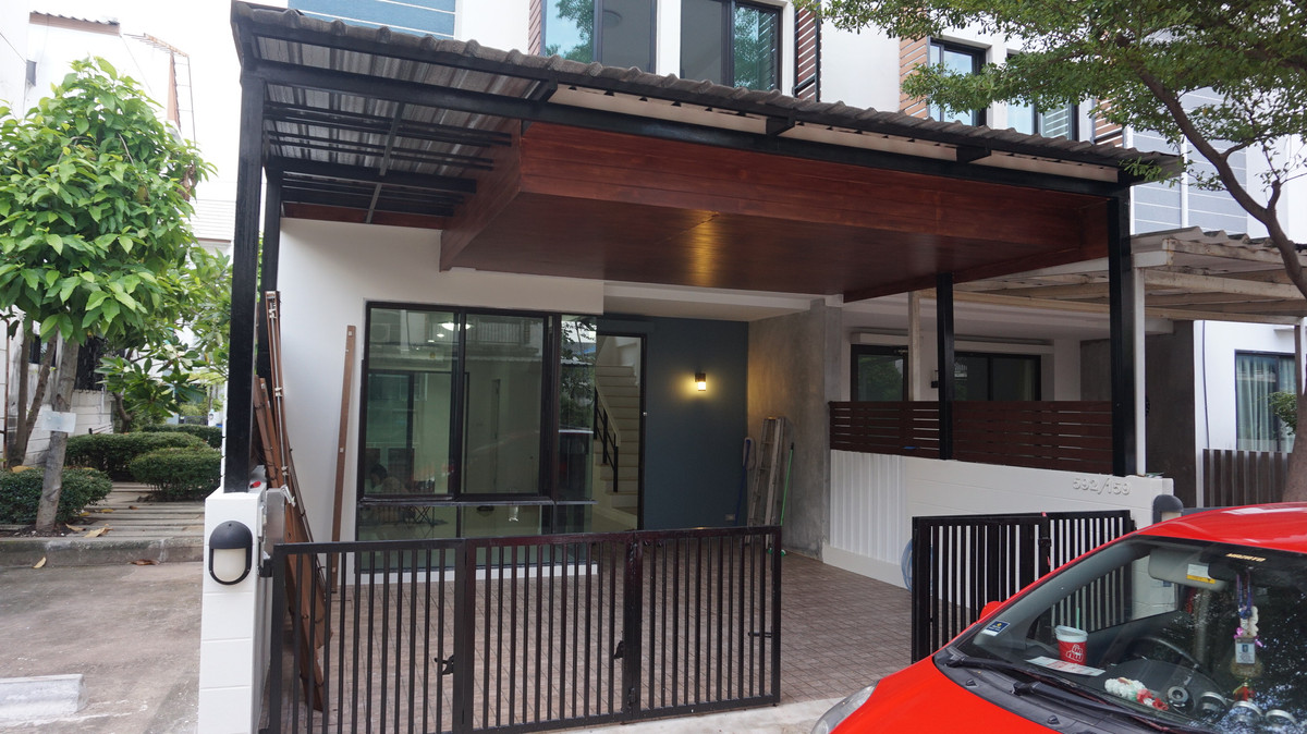 For RentTownhomeKaset Nawamin,Ladplakao : For rent/sale Townhome, Areeya Mowa Village, Lat Pla Khao Road, newly renovated.
