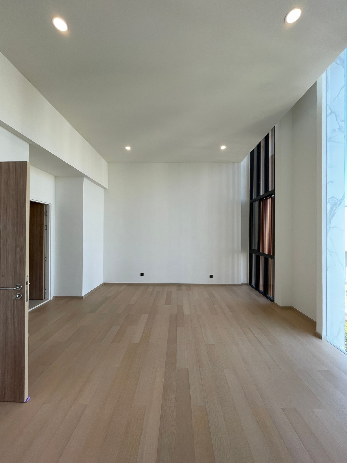 For SaleLadprao, Central Ladprao : [For Sale] Luxurious 3.5-story semi-detached house, Novel Residence Lat Phrao 18, usable area 417.4 sq m, like a single house in the heart of the city! Experience luxury living with the utmost privacy. In a potential location “Lat Phrao-Ratchada&