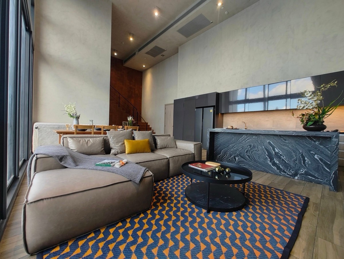 For RentCondoSukhumvit, Asoke, Thonglor : 🔹Lofts Asoke (Duplex Penthouse)🔹3 bedrooms 4 bedrooms • 130 sq.m. • fully furnished • clear view • Floor 35++