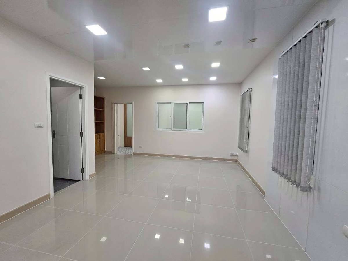 ให้เช่าทาวน์โฮมสมุทรปราการ สำโรง : ✨ ทาวน์โฮมหลังมุม รีโนเวทใหม่ทั้งหลัง: ที่พักระดับผู้บริหาร บนถนนหลักโครงการ Plex Bangna