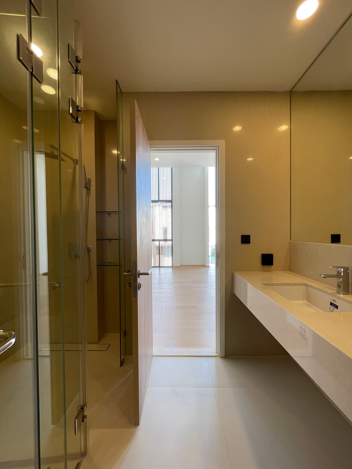 For SaleLadprao, Central Ladprao : [For Sale] Luxurious 3.5-story semi-detached house, Novel Residence Lat Phrao 18, usable area 417.4 sq m, like a single house in the heart of the city! Experience luxury living with the utmost privacy. In a potential location “Lat Phrao-Ratchada&