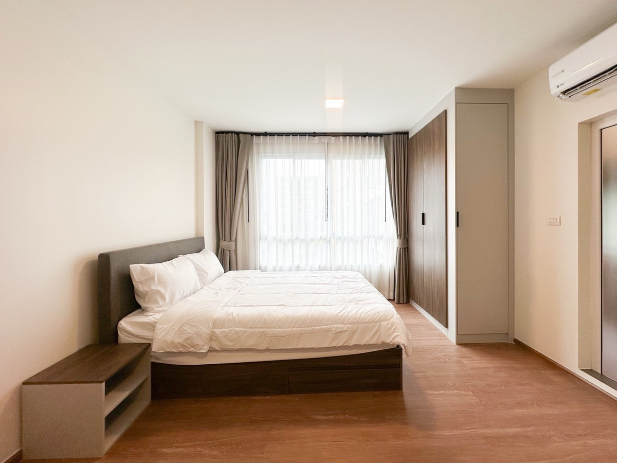 ให้เช่าคอนโดปิ่นเกล้า จรัญสนิทวงศ์ : ดีคอนโด ธาร 9,000 วิวสระ รีโนเวทใหม่ เครื่องใช้ไฟฟ้าครบ มีรถรับส่ง MRT และศิริราช