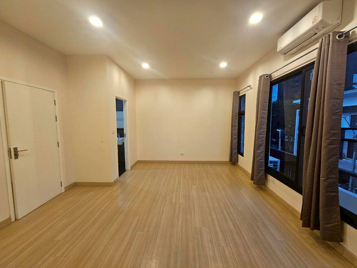 ให้เช่าทาวน์โฮมสมุทรปราการ สำโรง : ✨ ทาวน์โฮมหลังมุม รีโนเวทใหม่ทั้งหลัง: ที่พักระดับผู้บริหาร บนถนนหลักโครงการ Plex Bangna