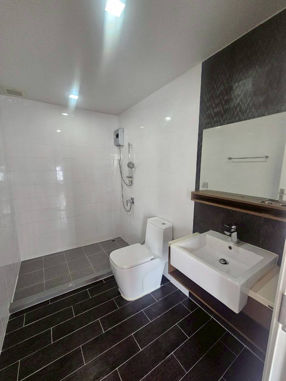 ให้เช่าทาวน์โฮมสมุทรปราการ สำโรง :  ✨ [YR678] ทาวน์โฮม 3 ชั้น Plex Bangna: ที่พักระดับผู้บริหาร ทำเลทองติดถนนใหญ่