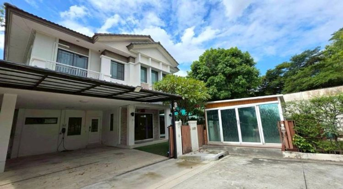 For SaleHouseNawamin, Ramindra : Sell ​​or rent corner detached house. Manthana Lake Village, Watcharapol, zone near the lake. Sukhaphiban 5 Road, Bangkok