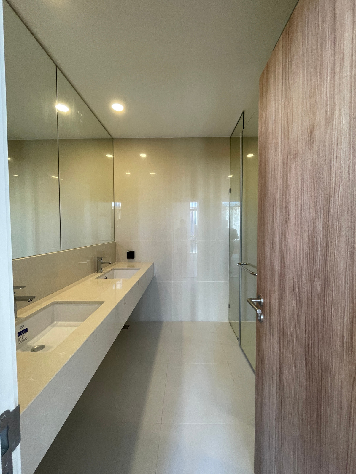 For SaleLadprao, Central Ladprao : [For Sale] Luxurious 3.5-story semi-detached house, Novel Residence Lat Phrao 18, usable area 417.4 sq m, like a single house in the heart of the city! Experience luxury living with the utmost privacy. In a potential location “Lat Phrao-Ratchada&