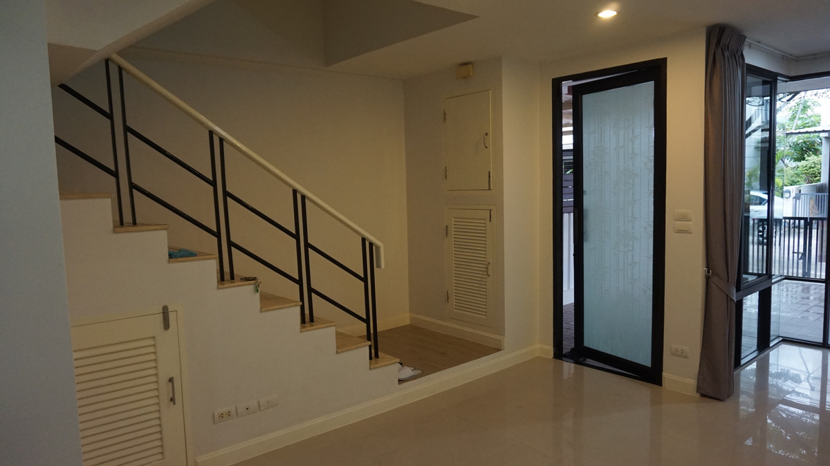 ให้เช่าทาวน์โฮมเกษตร นวมินทร์ ลาดปลาเค้า : ให้เช่า/ขาย ทาวน์โฮม หมู่บ้านอารียา โมว่า ถนนลาดปลาเค้า ปรับปรุงใหม่