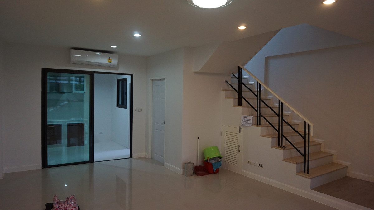 ให้เช่าทาวน์โฮมเกษตร นวมินทร์ ลาดปลาเค้า : ให้เช่า/ขาย ทาวน์โฮม หมู่บ้านอารียา โมว่า ถนนลาดปลาเค้า ปรับปรุงใหม่