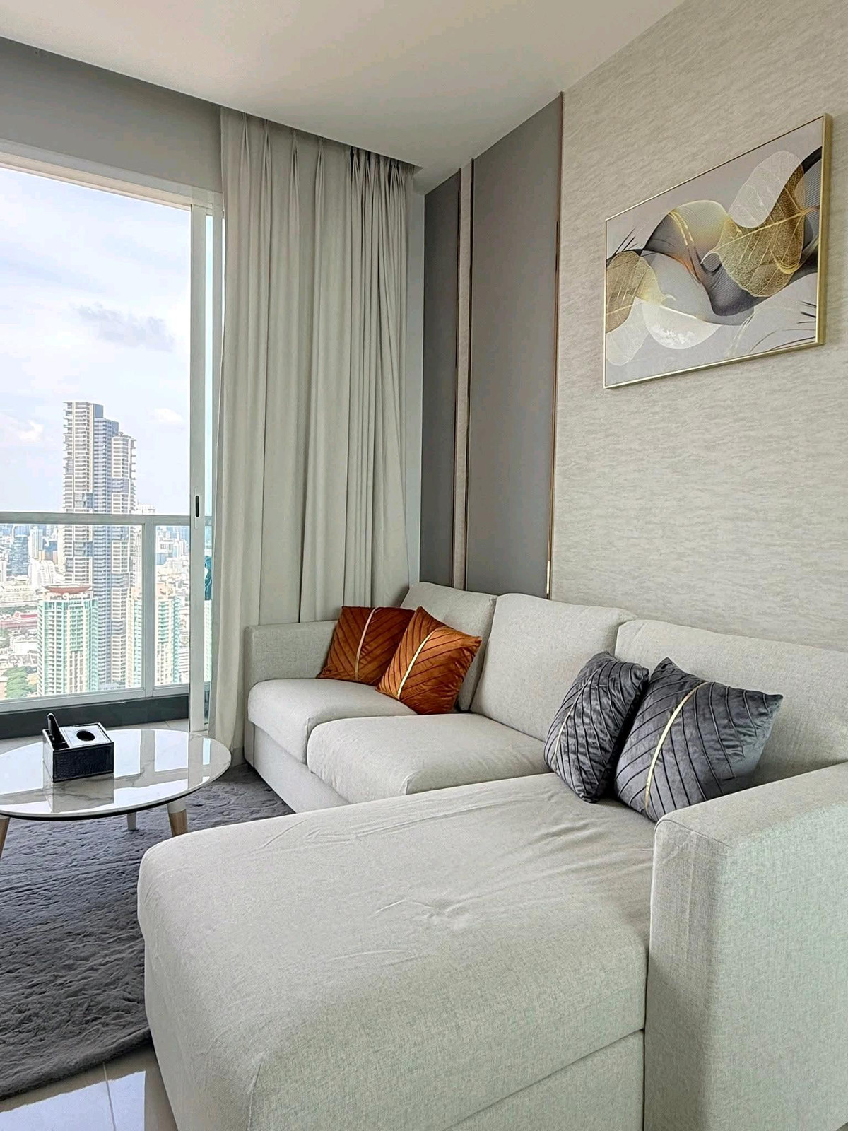 ให้เช่าคอนโดสาทร นราธิวาส : ให้เช่า แม่น้ำ เรสซิเดนท์ คอนโดมิเนียม

เข้าอยู่ได้ 5 มค. 2569

🌈 รายละเอียดห้อง 

 ▪️ขนาด 60 ตรม.
 ▪️1 ห้องนอน 1 ห้องน้ำ  วิวแม่น้ำ สวยมาก ชั้น 50 เป็นห้องพักมุมตึก สามารถเห็นวิว2 โค้งน้ำทั้งฝั่งสะพานพระราม9 เอเชียทีค และอีกด้านฝั่งไอคอนสยาม 

ห้องนี้เ