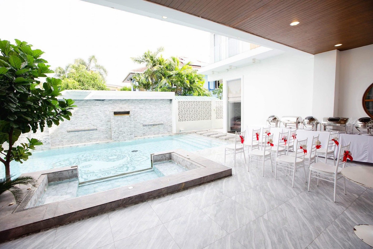 ขายบ้านพระราม 5 ราชพฤกษ์ บางกรวย : บ้านหรู หลังใหญ่ พร้อมสระว่ายน้ำ ✨ บ้านเดี่ยว ราชพฤกษ์ ซอยบางกร่าง 63/1 / 5 ห้องนอน (ขาย), Detached House Ratchaphruek Soi Bang Krang 63/1 / 5 Bedrooms (FOR SALE) AOM022