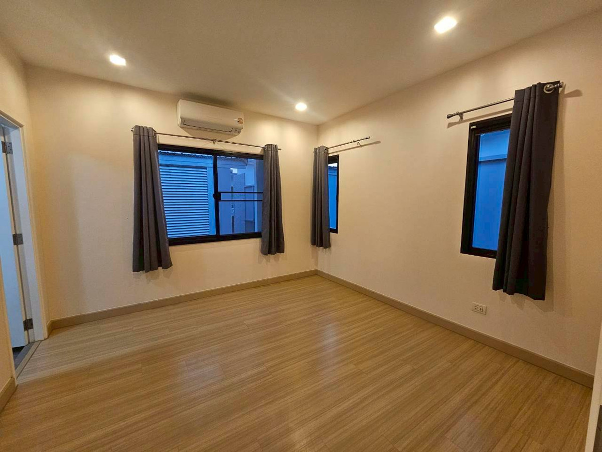 ให้เช่าทาวน์โฮมสมุทรปราการ สำโรง : ✨ ทาวน์โฮมหลังมุม รีโนเวทใหม่ทั้งหลัง: ที่พักระดับผู้บริหาร บนถนนหลักโครงการ Plex Bangna