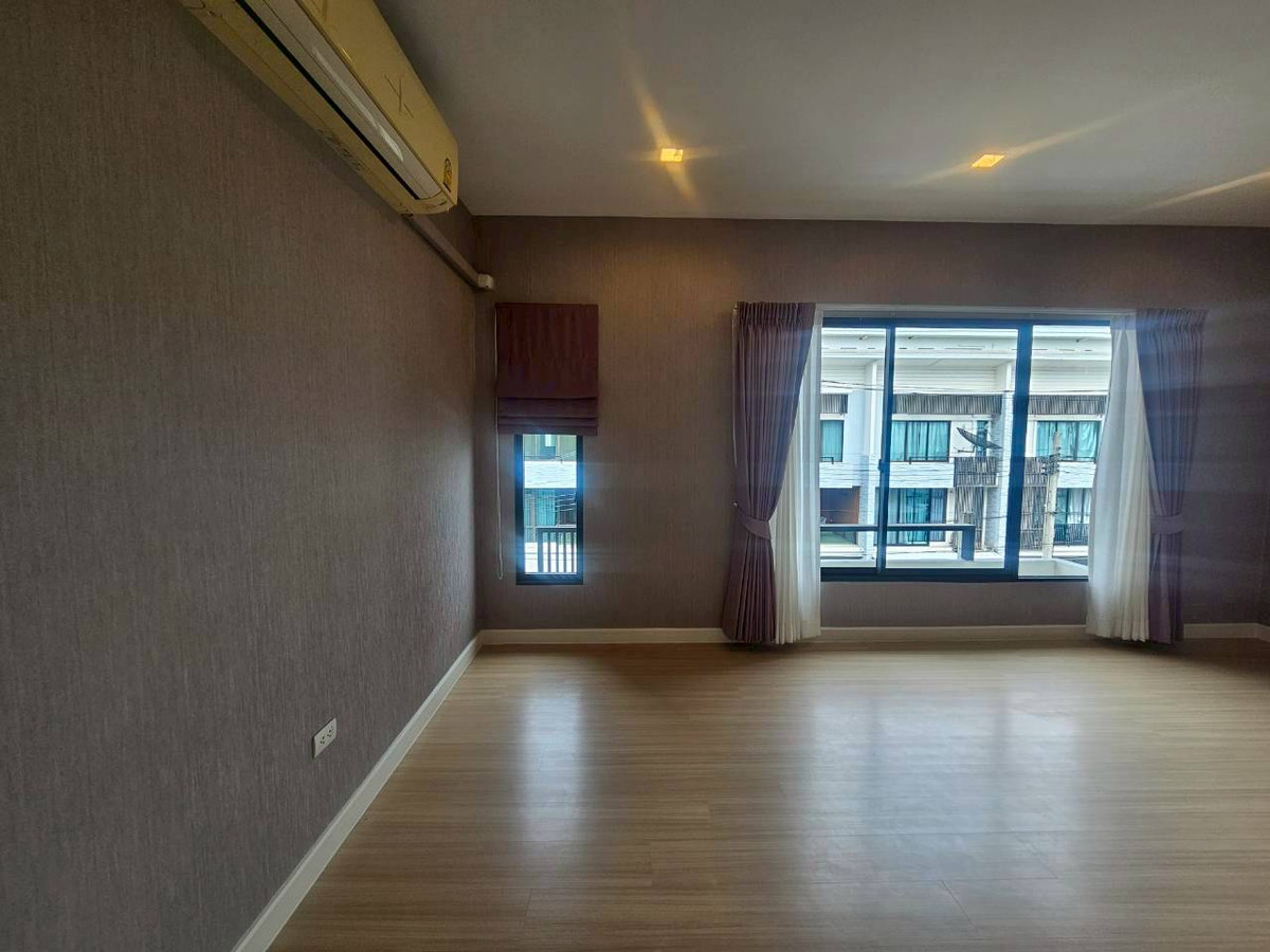 ให้เช่าทาวน์โฮมสมุทรปราการ สำโรง :  ✨ [YR678] ทาวน์โฮม 3 ชั้น Plex Bangna: ที่พักระดับผู้บริหาร ทำเลทองติดถนนใหญ่