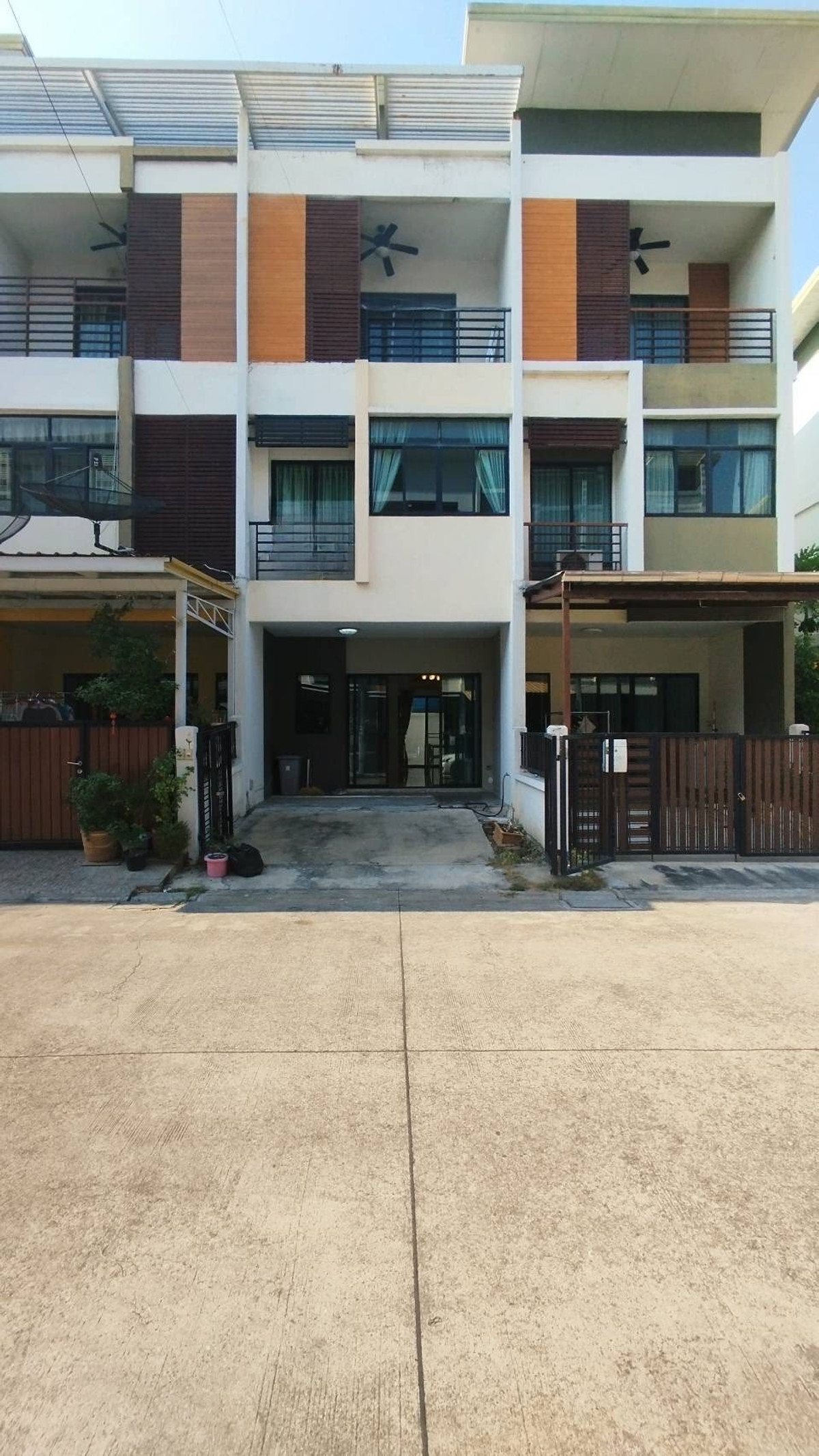 For SaleTownhomeThaphra, Talat Phlu, Wutthakat : (Code HR258) House for sale, Sixnature Kanlapaphruek project, Signature Kanlapaphruek, near Lak Song MRT.