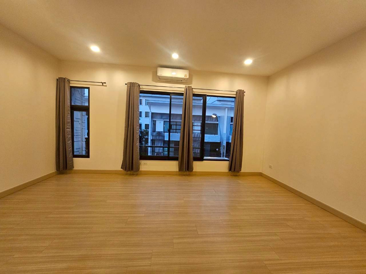 ให้เช่าทาวน์โฮมสมุทรปราการ สำโรง : ✨ ทาวน์โฮมหลังมุม รีโนเวทใหม่ทั้งหลัง: ที่พักระดับผู้บริหาร บนถนนหลักโครงการ Plex Bangna