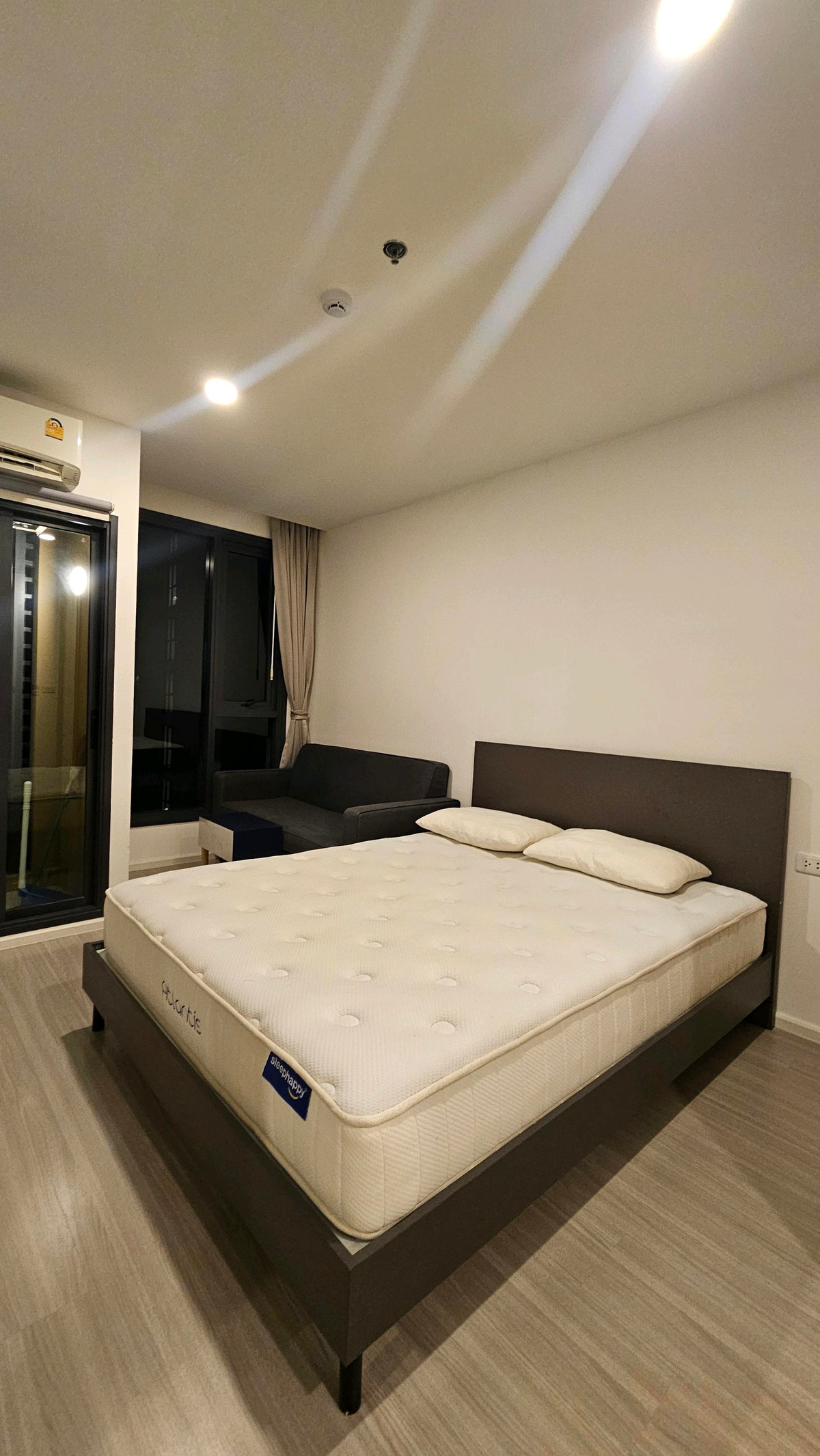 For RentCondoSapankwai,Jatujak : Condo for rent Denim Chatuchak, beautiful room with electrical appliances, fully furnished.