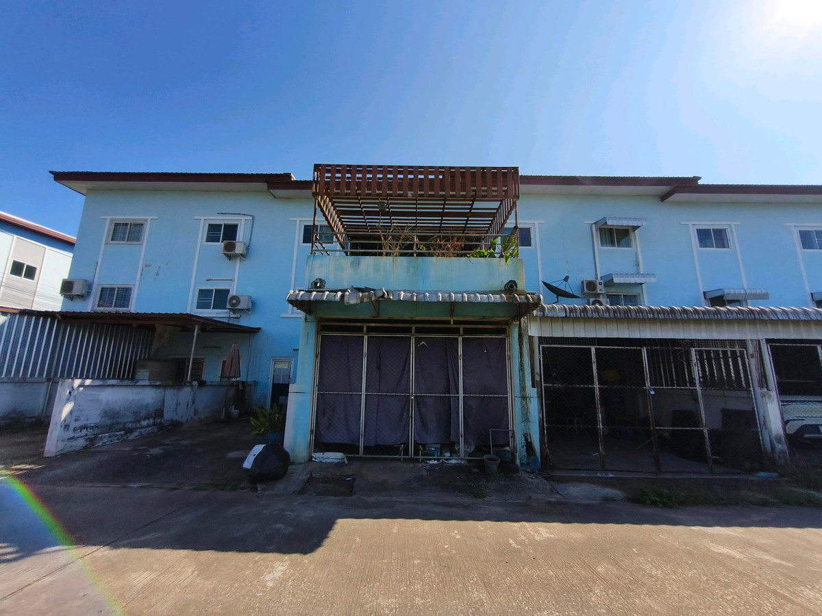 For SaleShop HouseChiang Rai : Urgent sale, 2 and a half story commercial building, suitable for doing business, in front of Mae Fah University, Chiang Rai Province.