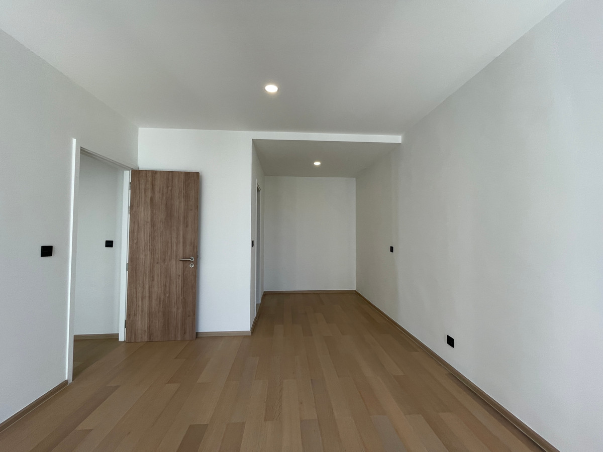 For SaleLadprao, Central Ladprao : [For Sale] Luxurious 3.5-story semi-detached house, Novel Residence Lat Phrao 18, usable area 417.4 sq m, like a single house in the heart of the city! Experience luxury living with the utmost privacy. In a potential location “Lat Phrao-Ratchada&