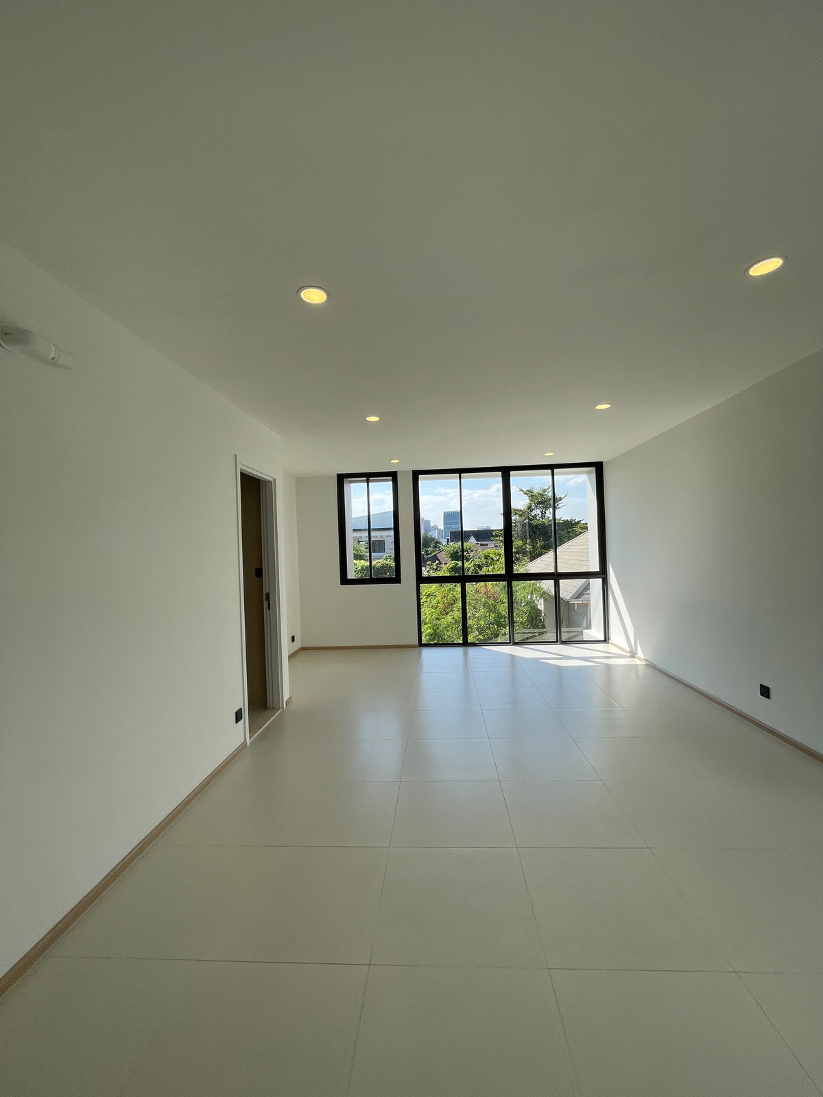 For SaleLadprao, Central Ladprao : [For Sale] Luxurious 3.5-story semi-detached house, Novel Residence Lat Phrao 18, usable area 417.4 sq m, like a single house in the heart of the city! Experience luxury living with the utmost privacy. In a potential location “Lat Phrao-Ratchada&