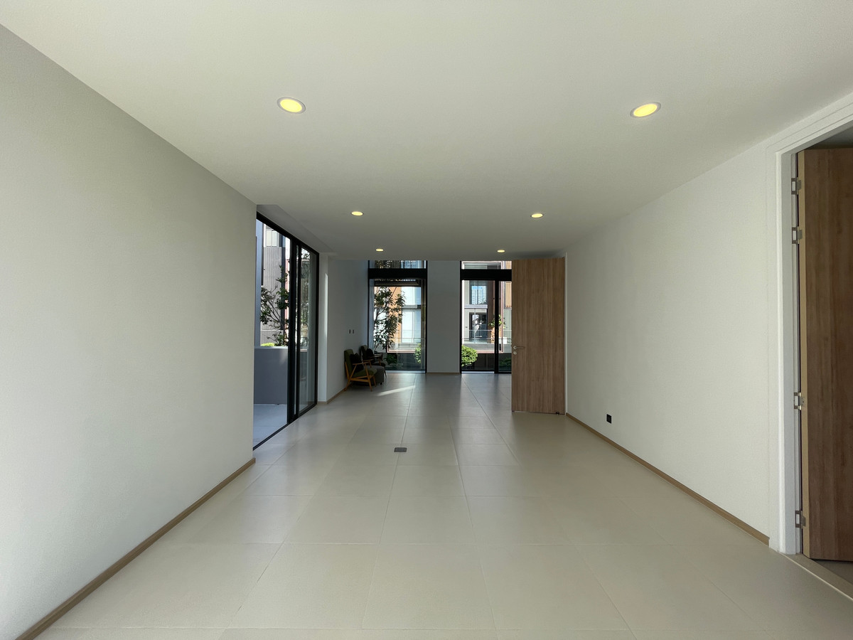 For SaleLadprao, Central Ladprao : [For Sale] Luxurious 3.5-story semi-detached house, Novel Residence Lat Phrao 18, usable area 417.4 sq m, like a single house in the heart of the city! Experience luxury living with the utmost privacy. In a potential location “Lat Phrao-Ratchada&