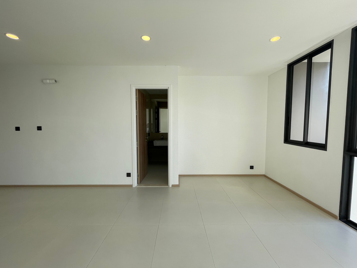 For SaleLadprao, Central Ladprao : [For Sale] Luxurious 3.5-story semi-detached house, Novel Residence Lat Phrao 18, usable area 417.4 sq m, like a single house in the heart of the city! Experience luxury living with the utmost privacy. In a potential location “Lat Phrao-Ratchada&