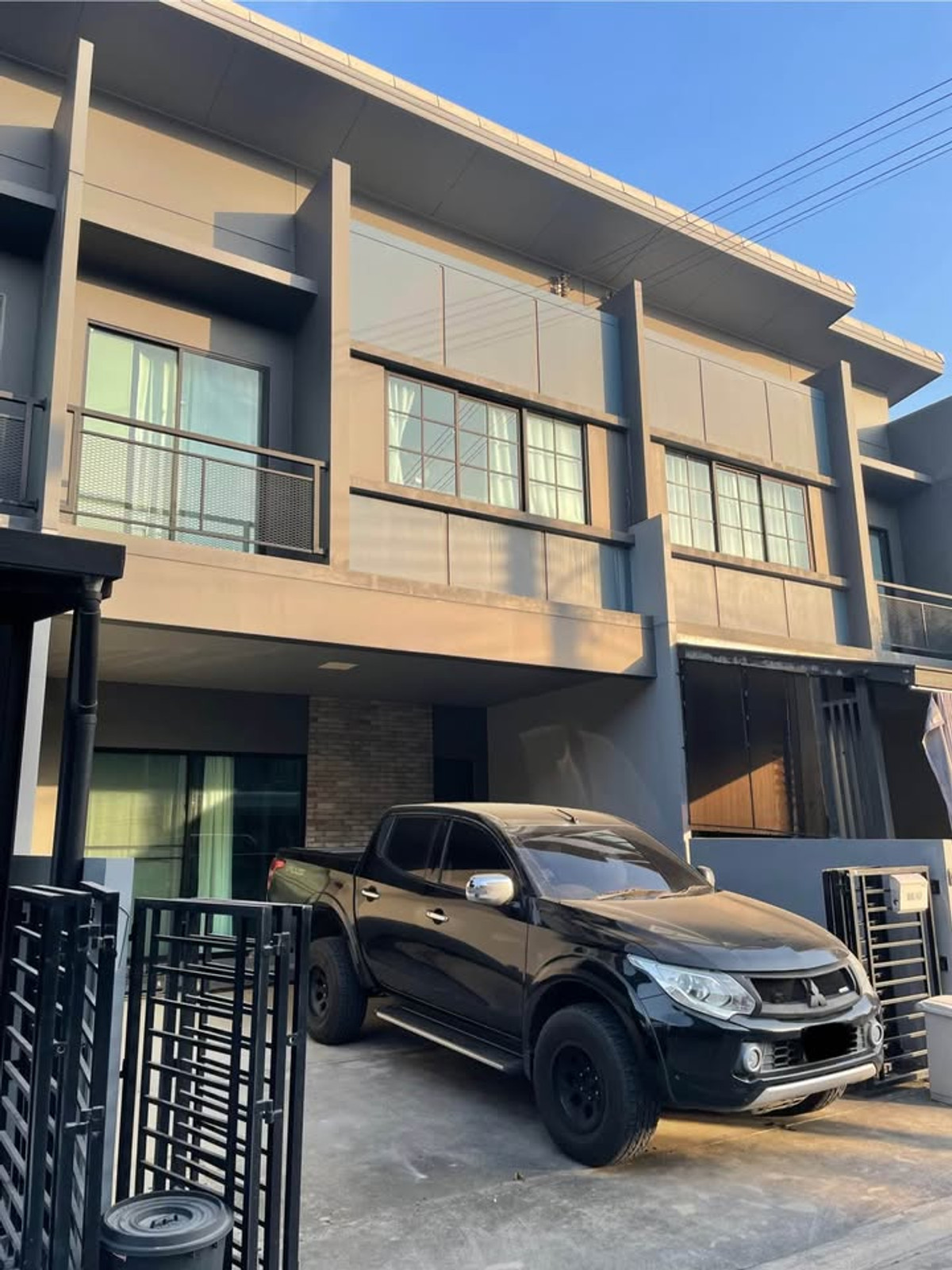 For RentTownhomePathum Thani,Rangsit, Thammasat : Townhome for rent, Siri Place Rangsit Village project, beautifully decorated, ready to move in, near Rangsit University and Bangkok University, Rangsit, just carry your bags and move in.