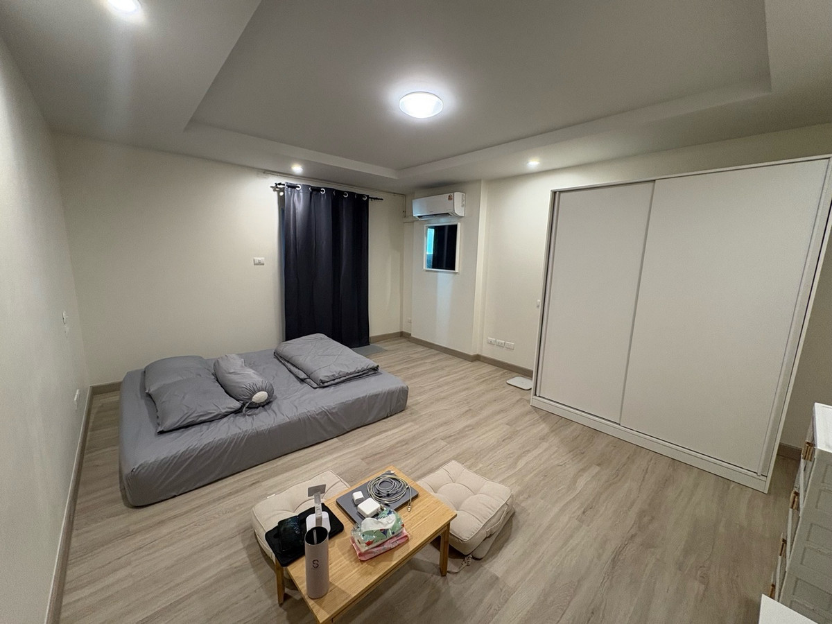 For SaleCondoRatchadapisek, Huaikwang, Suttisan : Happy condo Ratchada 18, 6th floor, next to the football field, Building D.