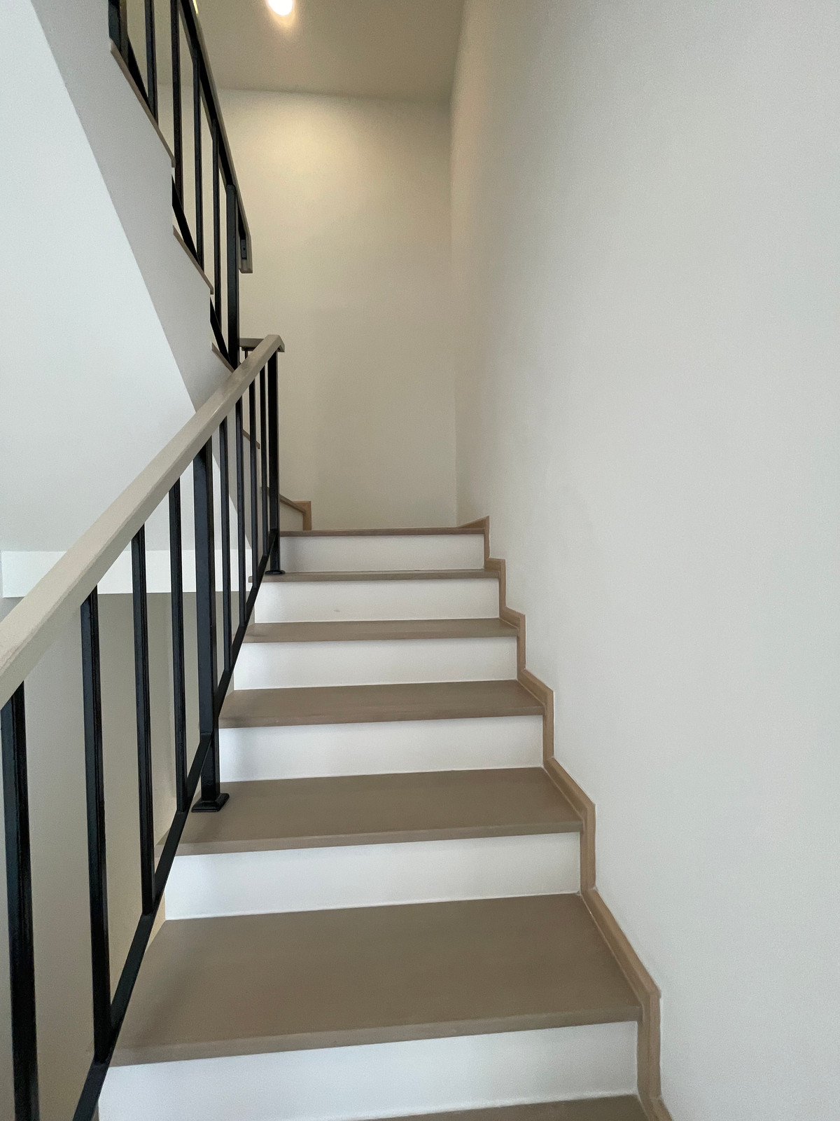 For SaleLadprao, Central Ladprao : [For Sale] Luxurious 3.5-story semi-detached house, Novel Residence Lat Phrao 18, usable area 417.4 sq m, like a single house in the heart of the city! Experience luxury living with the utmost privacy. In a potential location “Lat Phrao-Ratchada&