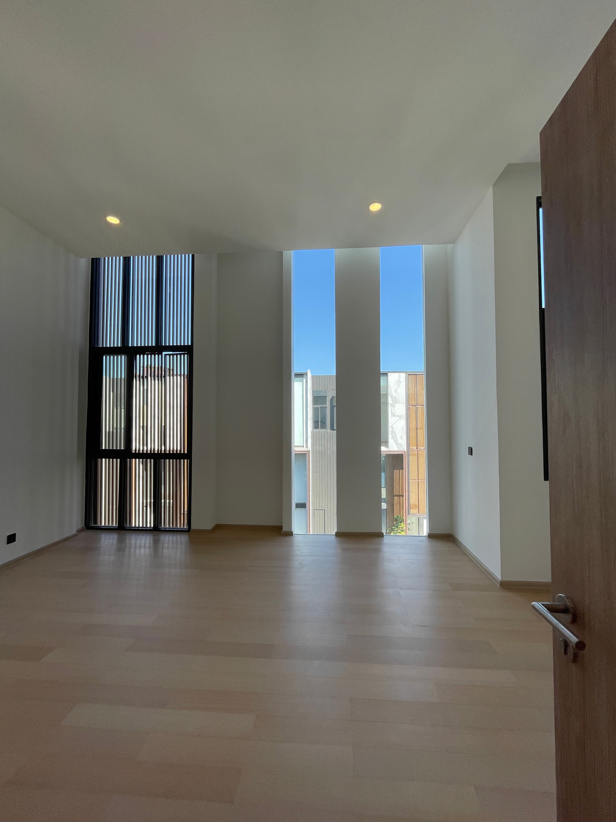For SaleLadprao, Central Ladprao : [For Sale] Luxurious 3.5-story semi-detached house, Novel Residence Lat Phrao 18, usable area 417.4 sq m, like a single house in the heart of the city! Experience luxury living with the utmost privacy. In a potential location “Lat Phrao-Ratchada&