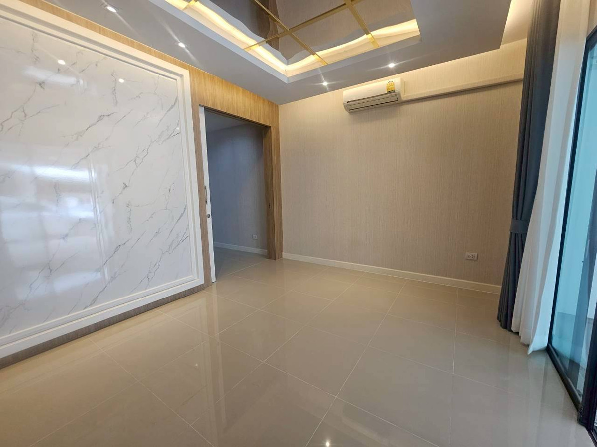 ให้เช่าทาวน์โฮมสมุทรปราการ สำโรง :  ✨ [YR678] ทาวน์โฮม 3 ชั้น Plex Bangna: ที่พักระดับผู้บริหาร ทำเลทองติดถนนใหญ่