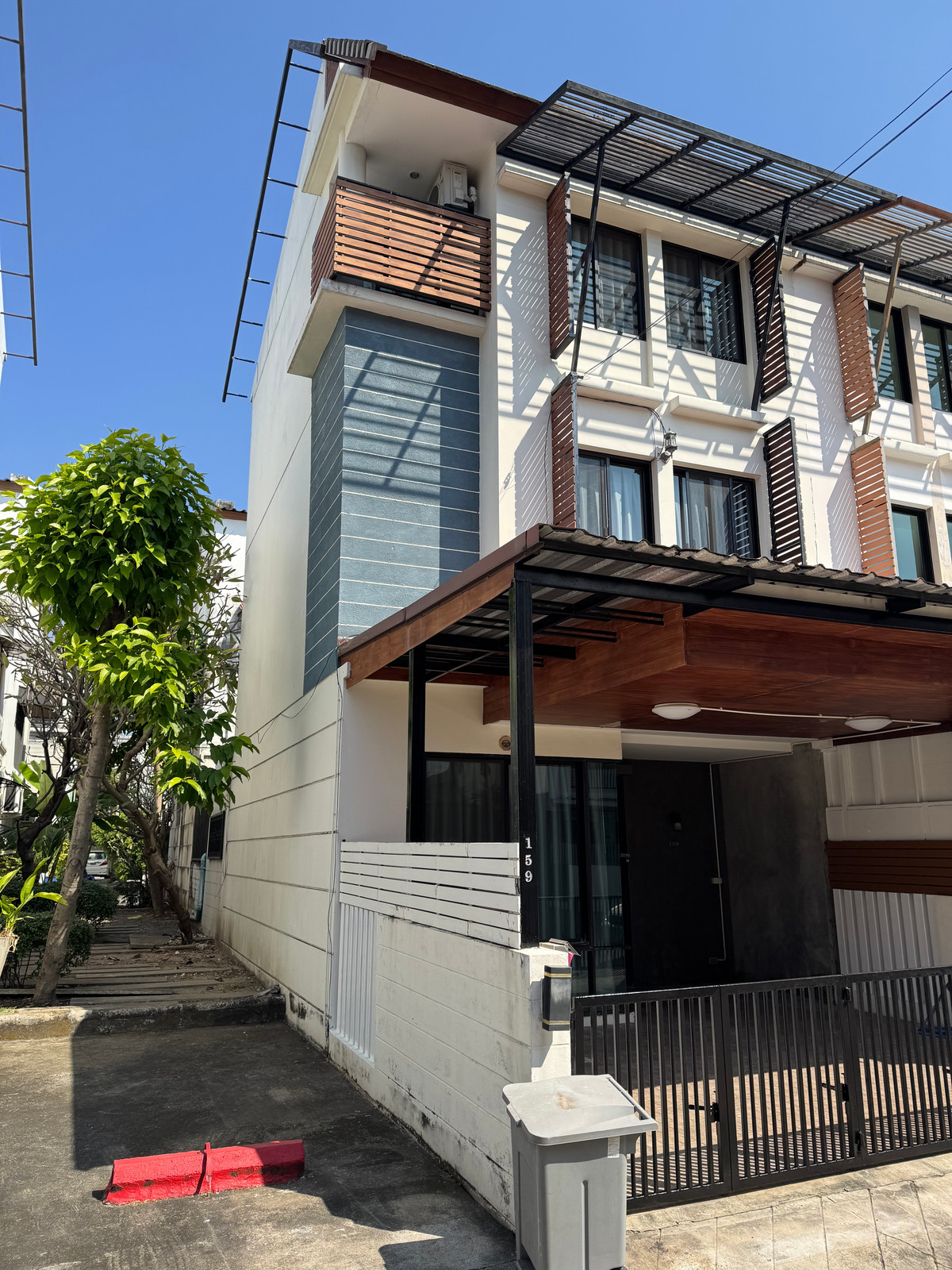 ให้เช่าทาวน์โฮมเกษตร นวมินทร์ ลาดปลาเค้า : ให้เช่า/ขาย ทาวน์โฮม หมู่บ้านอารียา โมว่า ถนนลาดปลาเค้า ปรับปรุงใหม่